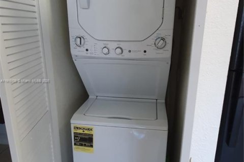 Adosado en venta en Miami, Florida, 2 dormitorios, 78.5 m2 № 1967455 - foto 19