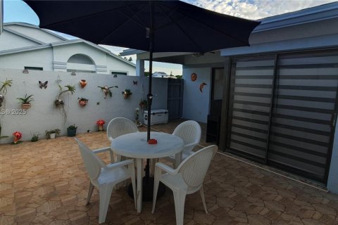 Adosado en venta en Miami, Florida, 2 dormitorios, 78.5 m2 № 1967455 - foto 24