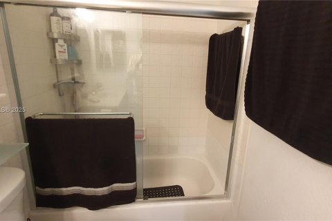 Adosado en venta en Miami, Florida, 2 dormitorios, 78.5 m2 № 1967455 - foto 14