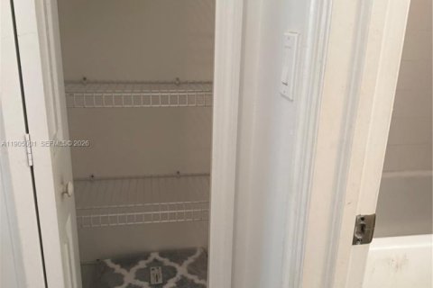 Condominio en alquiler en Cutler Bay, Florida, 3 dormitorios, 140.75 m2 № 1956616 - foto 13