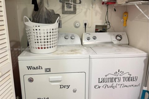 Condominio en alquiler en Cutler Bay, Florida, 3 dormitorios, 140.75 m2 № 1956616 - foto 18