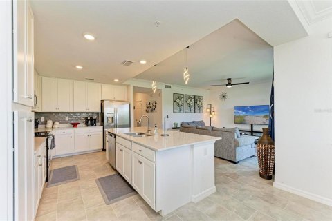 Condo in Bradenton, Florida, 2 bedrooms  № 1918007 - photo 15