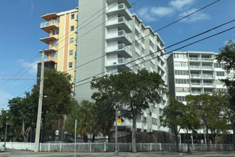 Condo in North Miami Beach, Florida, 1 bedroom  № 2082547 - photo 4