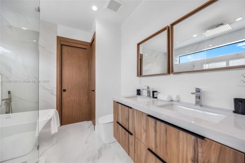 Casa en venta en Miami, Florida, 4 dormitorios, 88.35 m2 № 1823547 - foto 17