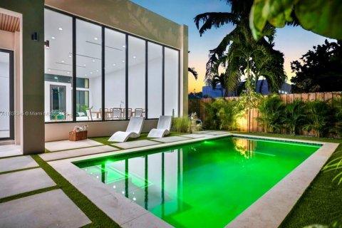 Casa en venta en Miami, Florida, 4 dormitorios, 88.35 m2 № 1823547 - foto 9