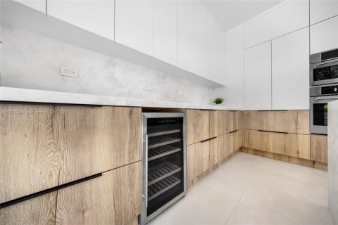 Casa en venta en Miami, Florida, 4 dormitorios, 88.35 m2 № 1823547 - foto 11