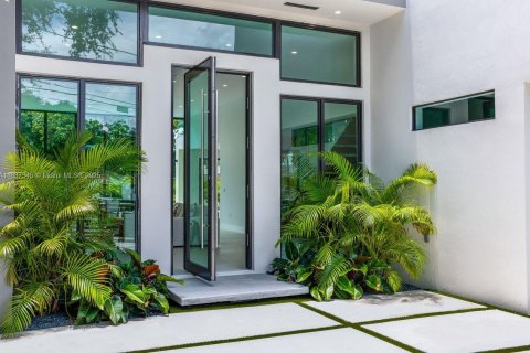 Casa en venta en Miami, Florida, 4 dormitorios, 88.35 m2 № 1823547 - foto 29