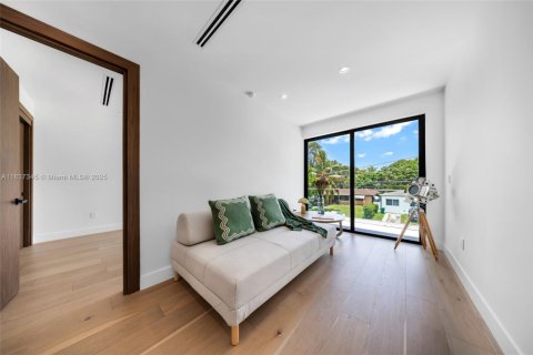 Casa en venta en Miami, Florida, 4 dormitorios, 88.35 m2 № 1823547 - foto 20