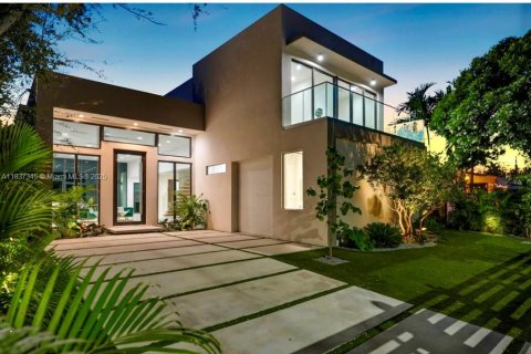 Casa en venta en Miami, Florida, 4 dormitorios, 88.35 m2 № 1823547 - foto 4
