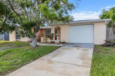 House in Port Richey, Florida 3 bedrooms, 133.97 sq.m. № 1795410 - photo 5