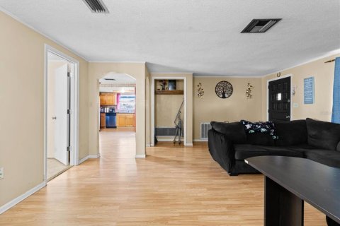 House in Port Richey, Florida 3 bedrooms, 133.97 sq.m. № 1795410 - photo 11