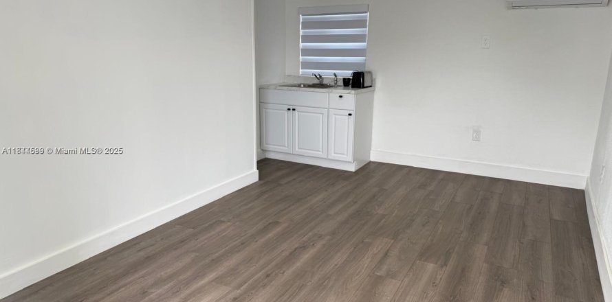 Immobilier commercial à Miami, Floride 1 chambre, 182.37 m2 № 1839725
