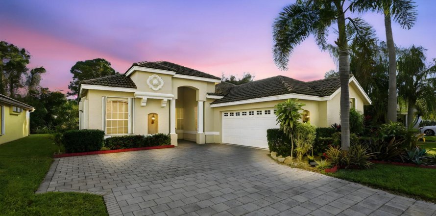 Casa en Port St. Lucie, Florida 3 dormitorios, 214.98 m2 № 2077865