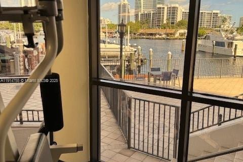 Copropriété à louer à Hallandale Beach, Floride: 2 chambres, 113.43 m2 № 1970458 - photo 14