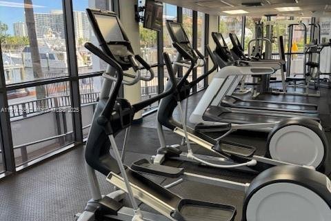 Copropriété à louer à Hallandale Beach, Floride: 2 chambres, 113.43 m2 № 1970458 - photo 13