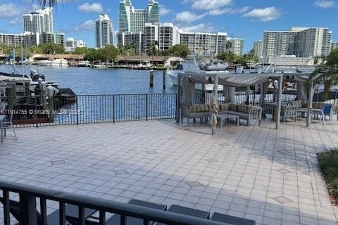 Copropriété à louer à Hallandale Beach, Floride: 2 chambres, 113.43 m2 № 1970458 - photo 12