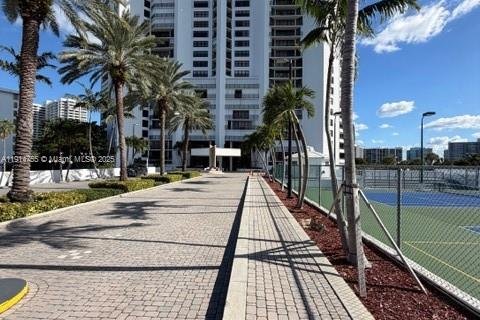 Copropriété à louer à Hallandale Beach, Floride: 2 chambres, 113.43 m2 № 1970458 - photo 2