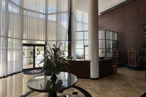 Copropriété à louer à Hallandale Beach, Floride: 2 chambres, 113.43 m2 № 1970458 - photo 5