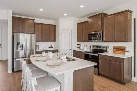 House in Weeki Wachee, Florida 4 bedrooms, 256.04 sq.m. № 2204785 - photo 5