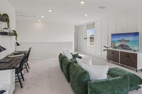 House in Weeki Wachee, Florida 4 bedrooms, 256.04 sq.m. № 2204785 - photo 17
