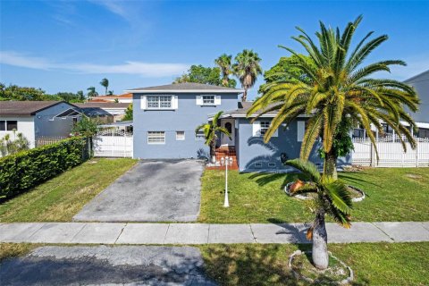 Дом в Майами, Флорида 4 спальни, 131.46м2 № 1960523