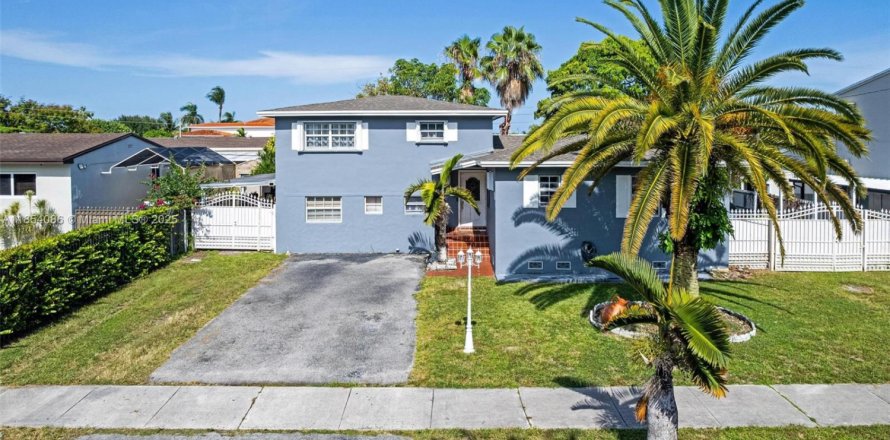 Дом в Майами, Флорида 4 спальни, 131.46м2 № 1960523