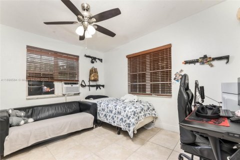 Casa en venta en Miami, Florida, 5 dormitorios, 186.36 m2 № 1953374 - foto 16