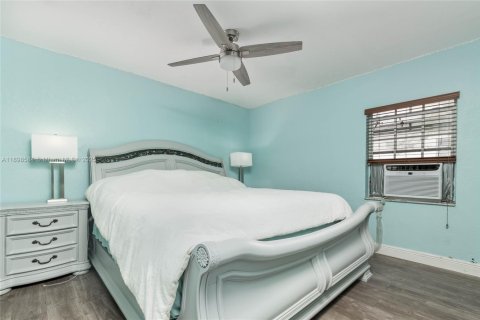 Casa en venta en Miami, Florida, 5 dormitorios, 186.36 m2 № 1953374 - foto 10