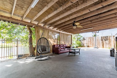 Casa en venta en Miami, Florida, 5 dormitorios, 186.36 m2 № 1953374 - foto 21