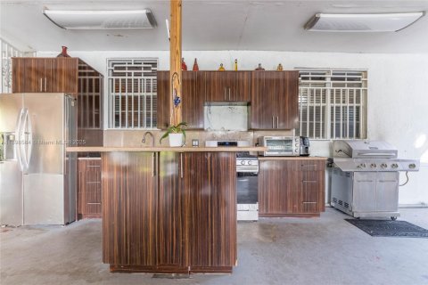 Casa en venta en Miami, Florida, 5 dormitorios, 186.36 m2 № 1953374 - foto 26