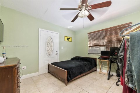 Casa en venta en Miami, Florida, 5 dormitorios, 186.36 m2 № 1953374 - foto 19
