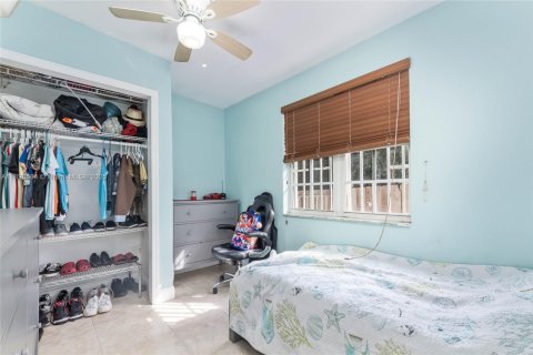 Casa en venta en Miami, Florida, 5 dormitorios, 186.36 m2 № 1953374 - foto 18