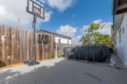 Casa en venta en Miami, Florida, 5 dormitorios, 186.36 m2 № 1953374 - foto 23