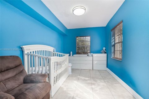 Casa en venta en Miami, Florida, 5 dormitorios, 186.36 m2 № 1953374 - foto 30