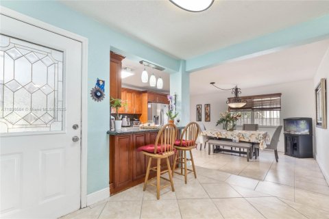 Casa en venta en Miami, Florida, 5 dormitorios, 186.36 m2 № 1953374 - foto 6