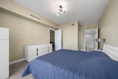 Copropriété à vendre à Hallandale Beach, Floride: 2 chambres, 100.43 m2 № 1998336 - photo 12