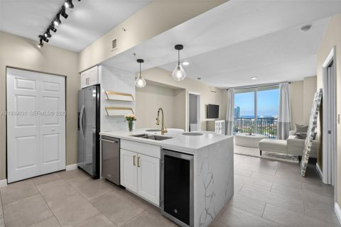 Copropriété à vendre à Hallandale Beach, Floride: 2 chambres, 100.43 m2 № 1998336 - photo 7