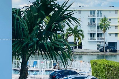 Condo in Miami Beach, Florida, 2 bedrooms  № 1729464 - photo 8