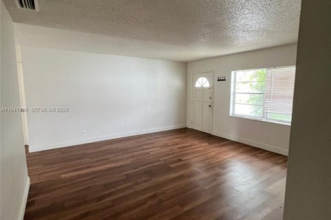 Commercial property in Palm Beach Gardens, Florida 224.08 sq.m. № 2152745 - photo 17