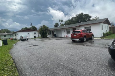 Commercial property in Palm Beach Gardens, Florida 224.08 sq.m. № 2152745