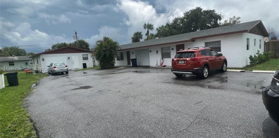 Commercial property in Palm Beach Gardens, Florida 224.08 sq.m. № 2152745
