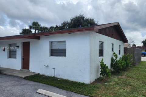 Commercial property in Palm Beach Gardens, Florida 224.08 sq.m. № 2152745 - photo 3