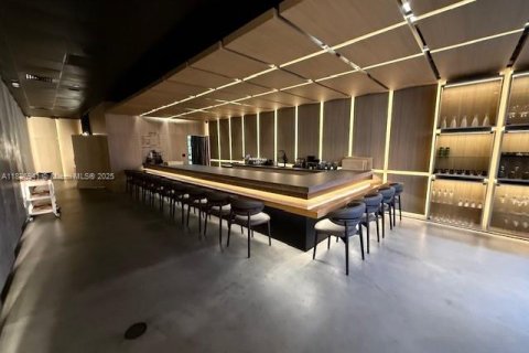 Commercial property in Doral, Florida № 1981612