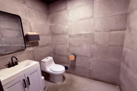 Commercial property in Doral, Florida № 1981612 - photo 26