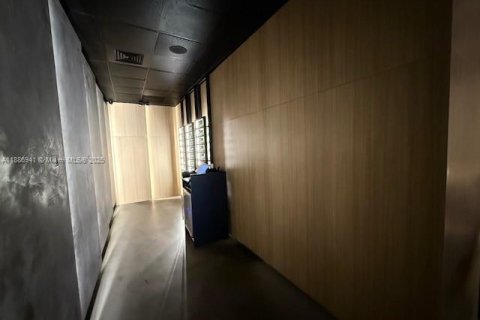 Commercial property in Doral, Florida № 1981612 - photo 9