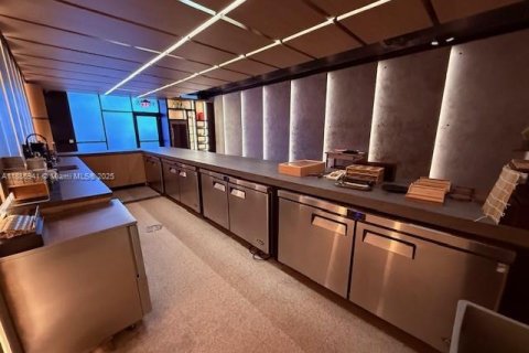 Commercial property in Doral, Florida № 1981612 - photo 19