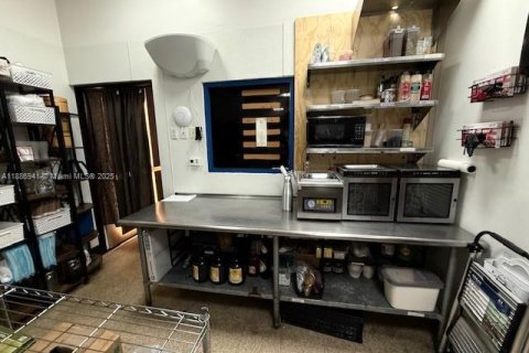 Commercial property in Doral, Florida № 1981612 - photo 18