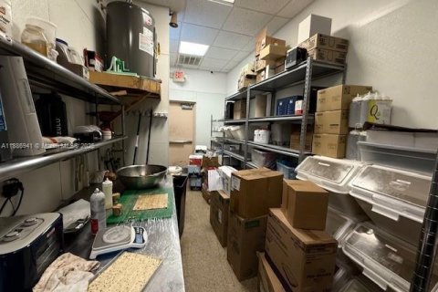 Commercial property in Doral, Florida № 1981612 - photo 14
