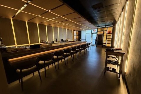 Commercial property in Doral, Florida № 1981612 - photo 10