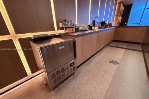 Commercial property in Doral, Florida № 1981612 - photo 22